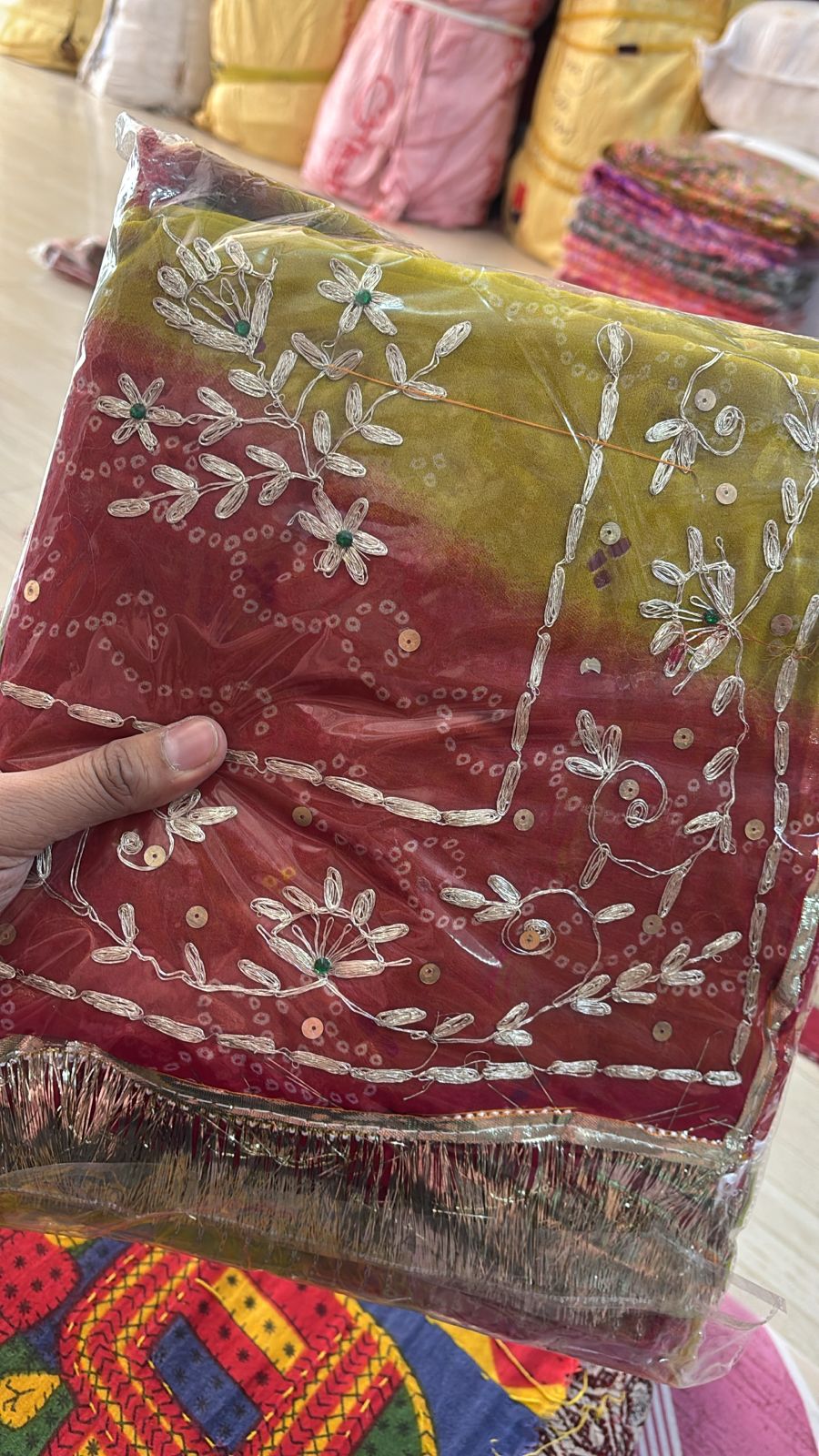 Pitten 2000 (Red with Mehendi)-351