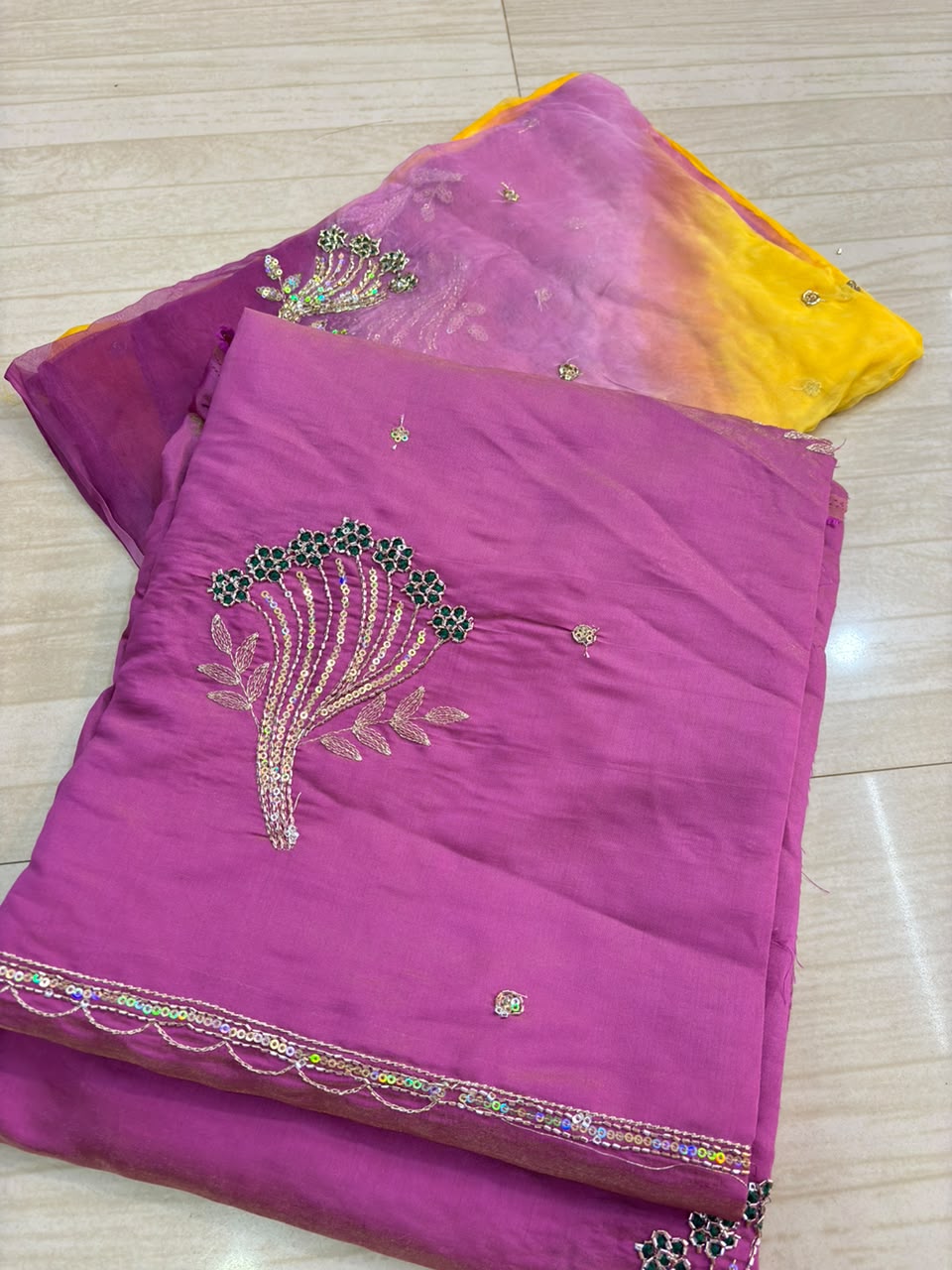 7 STAR HANDWORK TORA SUIT- 2142