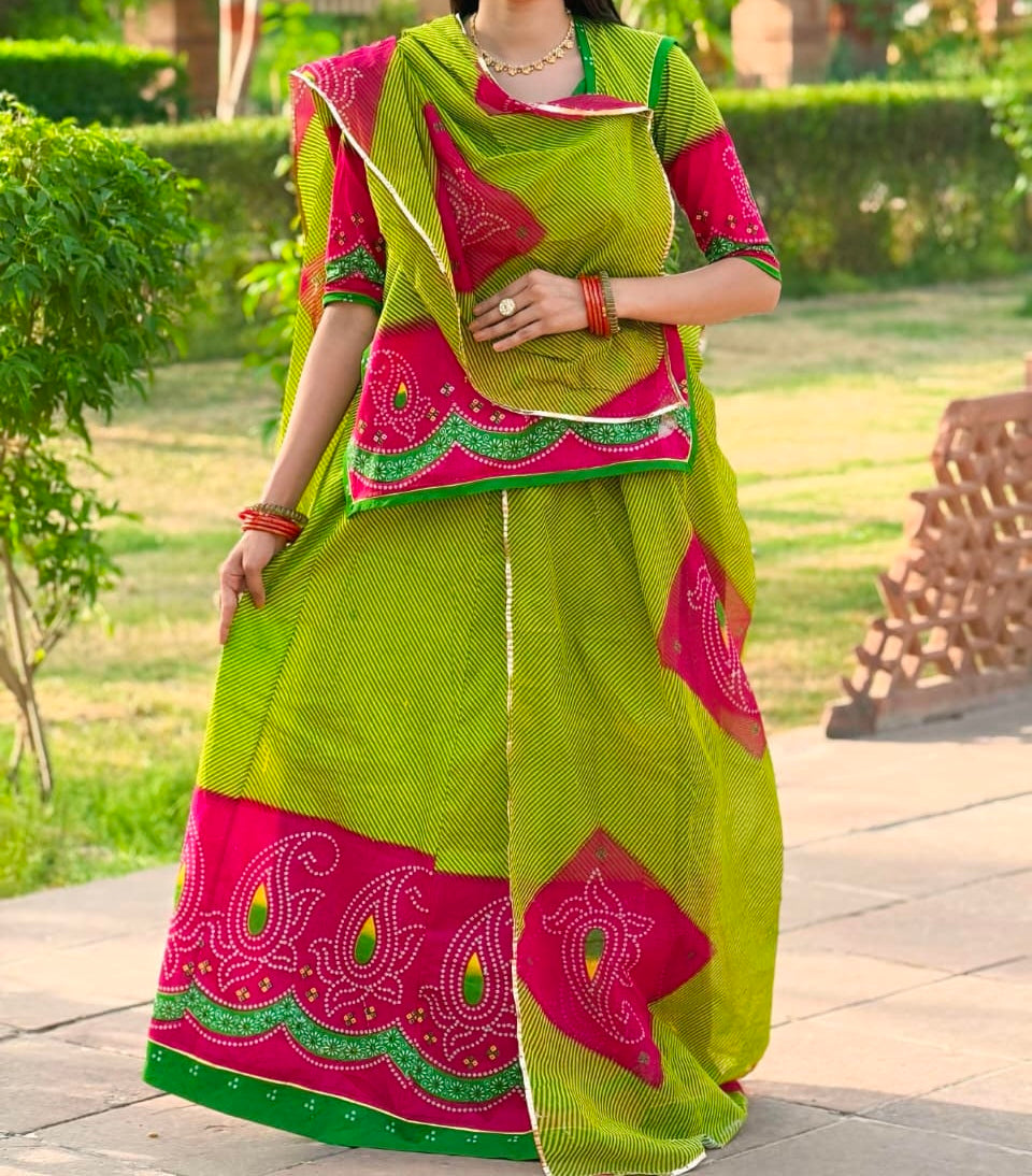 GREEN LEHARIYA BATIQ SUIT ODHNA-1809